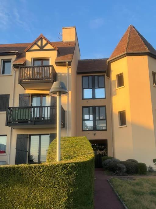 Ferienwohnung Le Rivabella Ouistreham Exterior foto